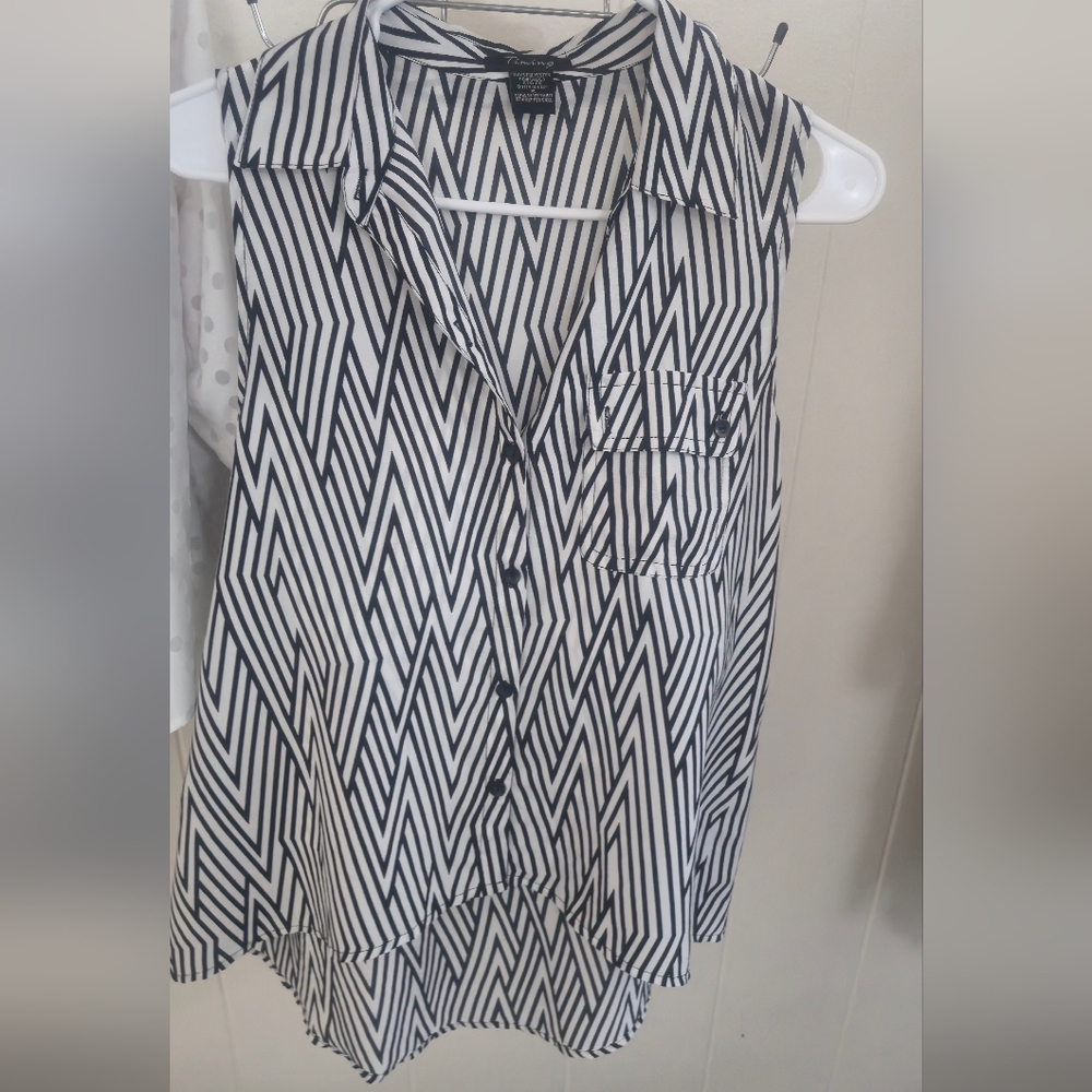 Timing Black & White Zigzag Sleeveless Blouse